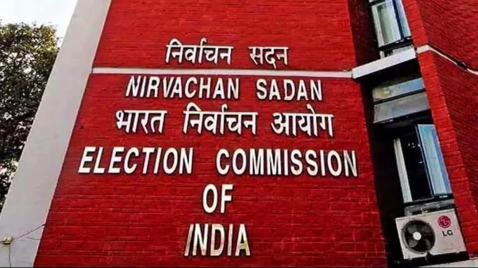 24 घंटे में हटाए जाएं लुभावने होर्डिंग और पोस्टर:कांग्रेस की शिकायत पर EC ने दिखाया सख्त रुख